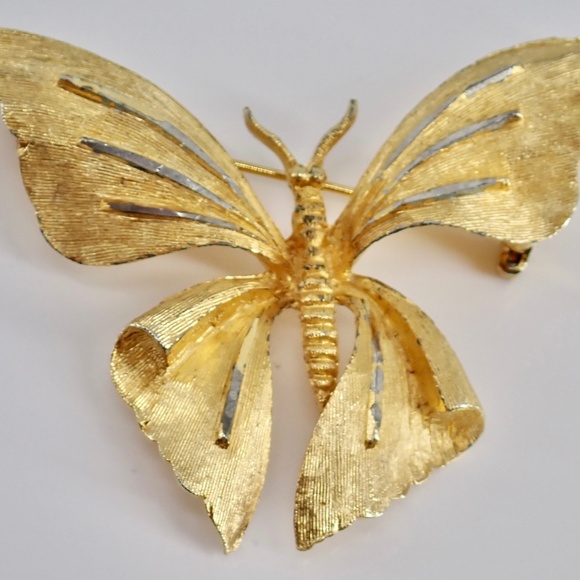 Vintage B.S.K. Signed Gold Tone Butterfly Brooch Pin 2.5" Very good condition - Picture 1 of 9